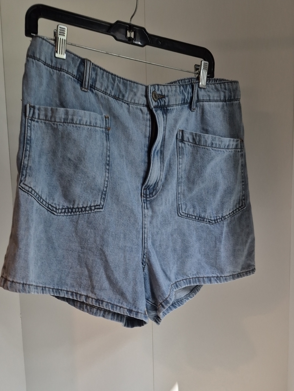 Kensie Light Wash Denim Shorts